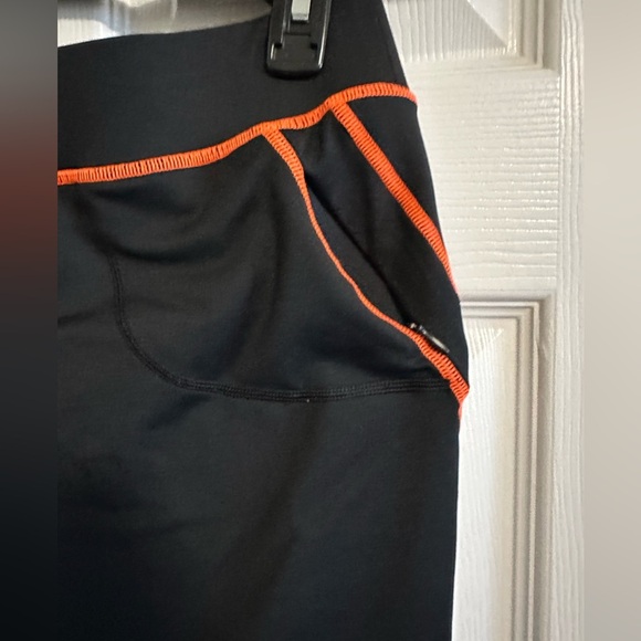 Fila Sport Running Capri Legging zipper pocket - black with orange accent Large - Picture 3 of 3